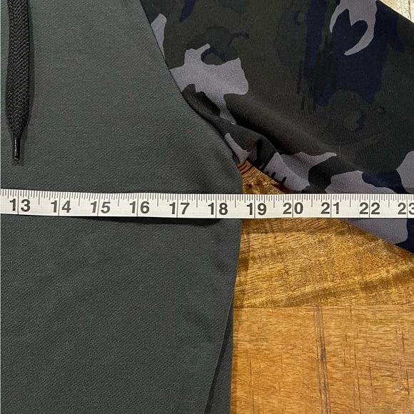 NWOT Nike Men’s sweatshirt size small. Camp black and grey sleeves - Picture 4 of 8